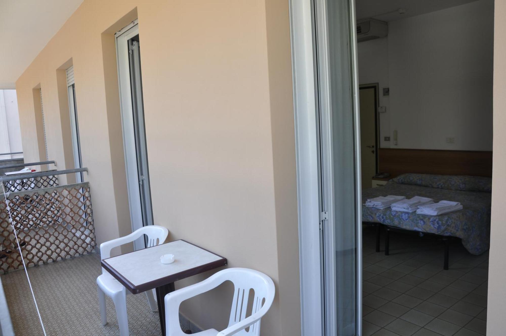 Albergo Larenzia Cattolica Kamer foto