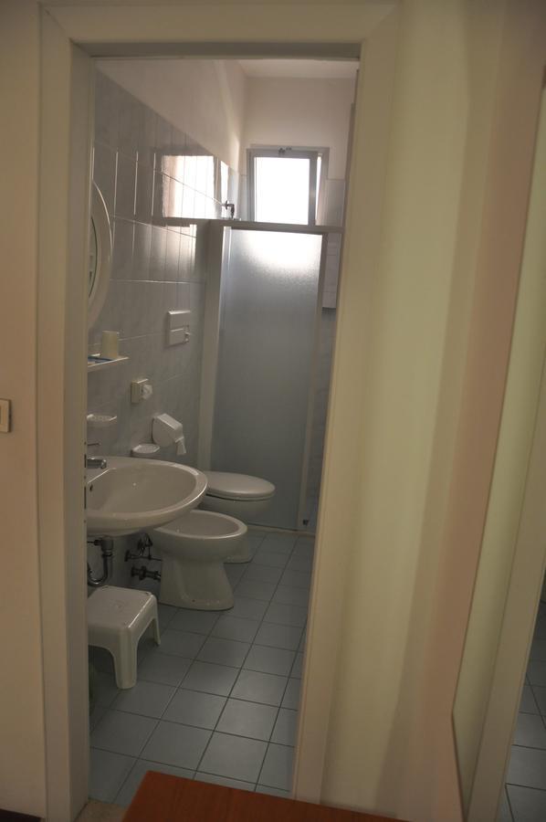 Albergo Larenzia Cattolica Buitenkant foto