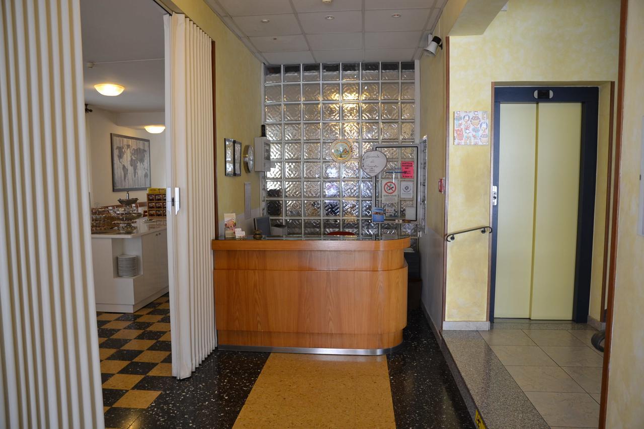 Albergo Larenzia Cattolica Buitenkant foto