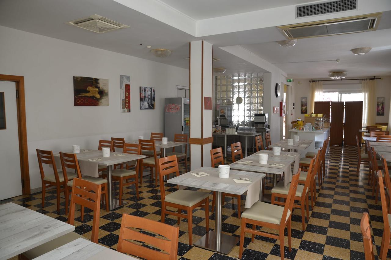 Albergo Larenzia Cattolica Buitenkant foto
