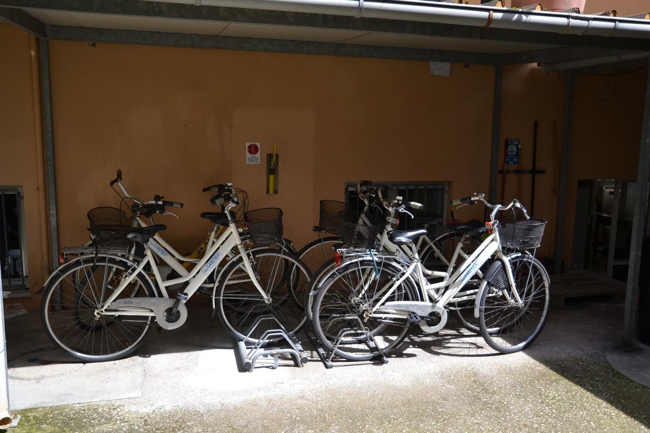 Albergo Larenzia Cattolica Buitenkant foto