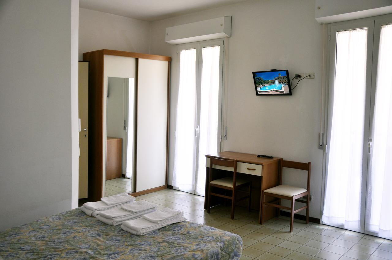 Albergo Larenzia Cattolica Buitenkant foto